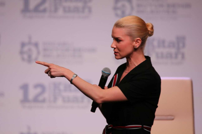 Pelin Çift ve Tufan Gündüz kitap severlerle buluştu