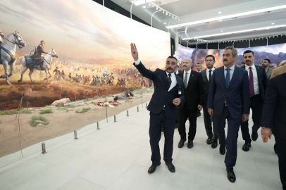 Bakan Özer'den Türk Tarih Müzesi'ne ziyaret