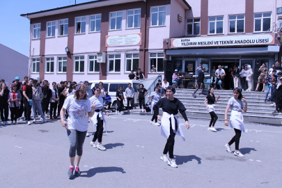 Bursa Yıldırımlı gençler 19 Mayıs'ı coşkuyla kutladı
