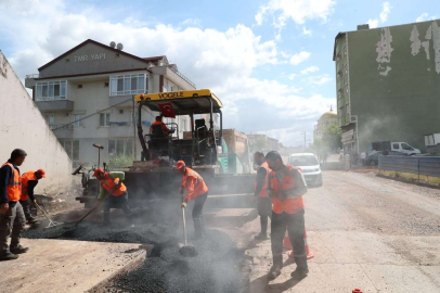 Kocaeli İzmit Belediyesi Turan Güneş’te  komple asfalt serimine başladı