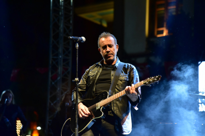 Manisalılar Haluk Levent ile coştu 