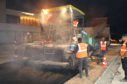 Kocaeli İzmit'te, Turan Güneş Caddesi’ndeki mesaisine gece gündüz devam ediyor