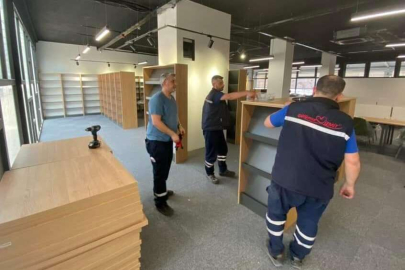 Kocaeli İzmit'te kütüphane kafe için gece gündüz çalışılıyor