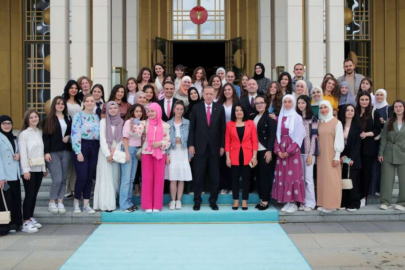 Cumhurbaşkanı Erdoğan öğrencileri kabul etti