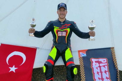 Sırbistan'da iki kupaya adını yazdırdı