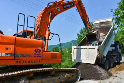Yol çöktü, tehlikeyi Sakarya Büyükşehir önledi