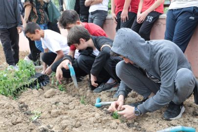 Kocaeli İzmit'te çocukların toprakla buluşması
