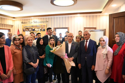 Bakan Kirişçi, ilçe turlarına başladı