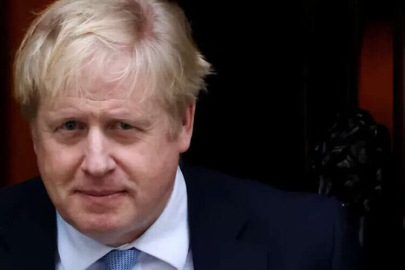 Boris Johnson'a parti içi güvenoyu