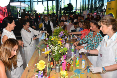 Ünlülerden yaza 'keyifli' merhaba