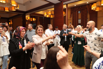 Kocaeli İzmit'in şampiyonluklarını oyun havalarıyla kutladılar