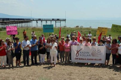 Bursa'da CHP'li kadınlar kuraklığa İznik Gölü'nden çağrı yaptı