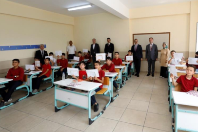 Bursa'da İnegöl protokolü karne heyecanına ortak oldu