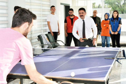Kırıkkale Valisi öğrencilerle masa tenisi oynadı