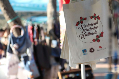 İzmir Narlıdere'de 'gece pazarı' kapılarını açtı