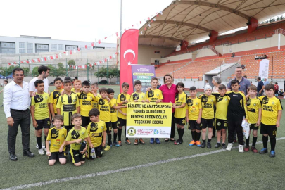Kocaeli İzmit'te Kamuran Akşar Futbol Turnuvası başladı