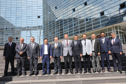Kayseri Valisi'nden Başkan Çolakbayrakdar'a övgü