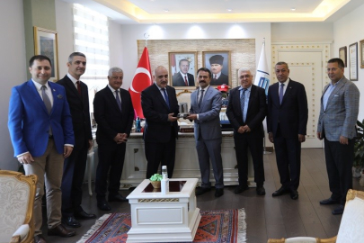 Cevat Genç’ten Vali İlhami Aktaş’a ziyaret