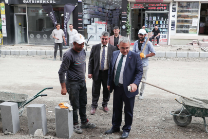 Kütahya'da Başkan Işık'tan 'meydan' incelemesinde esnaf ziyareti