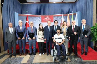 Dokuz Eylül'e 7 nişan, 11 bayrak daha