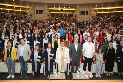 ERÜ Sağlık Bilimleri Fakültesi'nde mezuniyet heyecanı