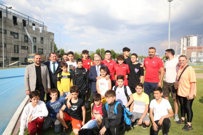 Memduh Büyükkılıç gençlere sahip çıkıyor