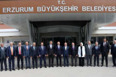 Bakan Muş’tan Başkan Sekmen’e övgü