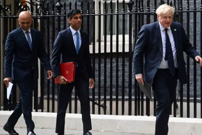 İngiltere'de iki bakan istifa etti!