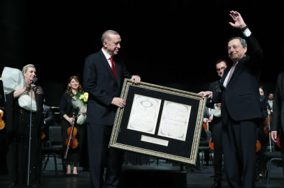 İtalya Başbakanı Külliye'de özel konseri izledi