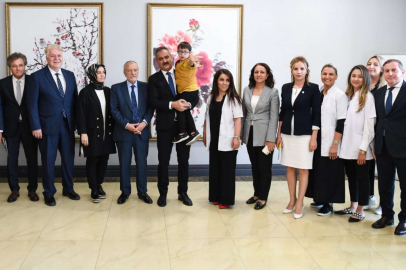 Bakan Özer'den 'Uygulama Kampüsü'ne ziyaret