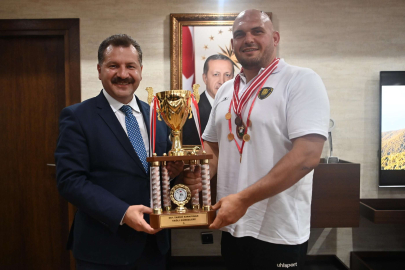 Başpehlivan Dağdeviren rakiplerine meydan okudu