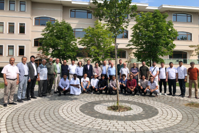 Hakan Çavuşoğlu, öğrencilerle bayramlaştı