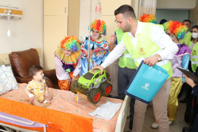Çocuk hastalara bayram hediyesi