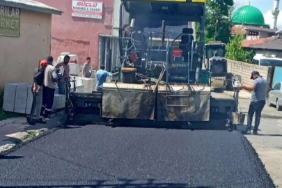 Ağrı'da asfalt çalışmaları tam gaz