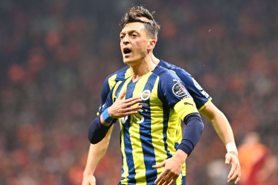 Fenerbahçe'de Mesut Özil'le yollar ayrıldı