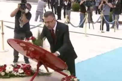 Ankara'daki ilk tören Külliye'de yapıldı... Çelengi Oktay bıraktı