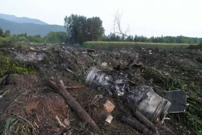 Tehlikeli madde taşıyan uçak Yunanistan'da düştü: 8 ölü