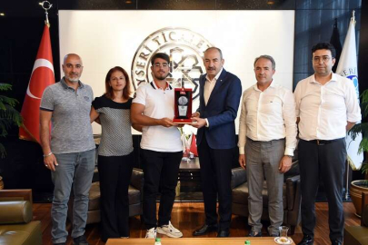 KTO'dan YKS birincisine tebrik