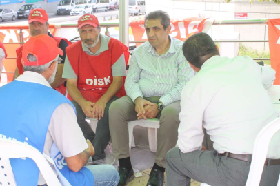 İstanbul Sarıyer'deki grevdeki belediye işçilerine 'Gelecek'ten destek ziyareti