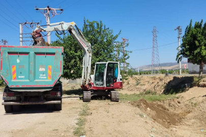 Manisa Işıklar Mahallesi'nde dere temizliği
