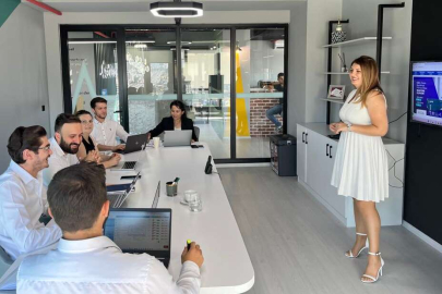 Ürettiği kitleri elektronik ortamdan satıyor