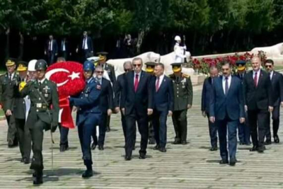 YAŞ üyeleri Anıtkabir'de