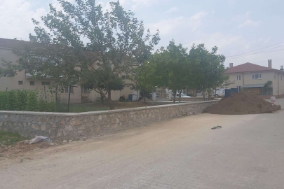 Bilecik Pazaryeri’nde kurum binalarına çevre düzenlemesi