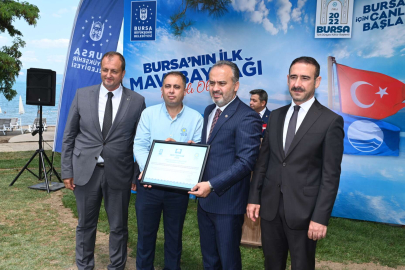 Bursa'da ilk 'mavi bayrak' İznik'te dalgalanıyor