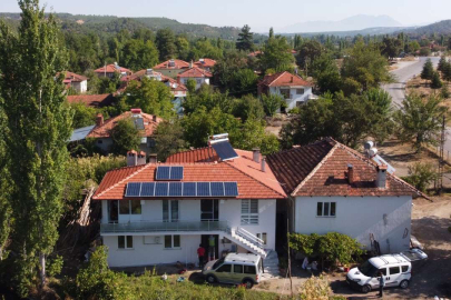 Orman köylüsü elektriğini güneşten alıyor