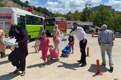 Kocaeli İzmit'te alışverişe çıkan vatandaşa pratik pazar çantası