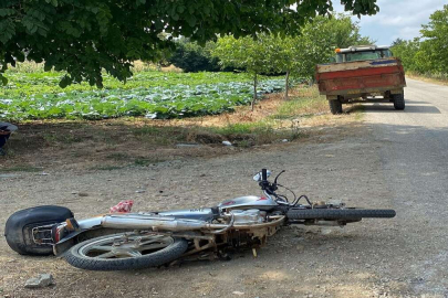 Pazaryeri’nde traktör ile motosiklet çarpıştı 1 yaralı