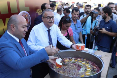 Diyarbakır'da aşure ikramı