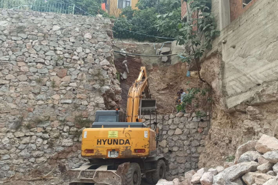 Kocaeli İzmit'te çöken istinat duvarı yenileniyor