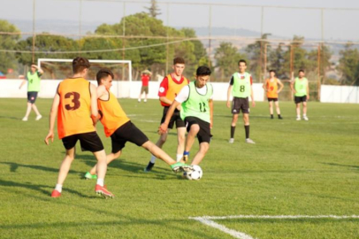 Bursa İnegöl'de gençler takımını kurup futbol şölenine katıldılar